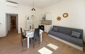 TV - 1 bedroom pet friendly home in Sedini (Sedini)