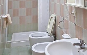 Shower - 2 bedroom lovely apartment in Ricadi (Ricadi)
