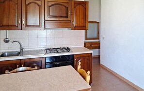 Fridge, stovetop, cookware/dishes/utensils - Nice apartment in Ricadi with WiFi (Ricadi)
