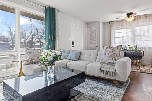 Relaxing 4BR Home Perfect for Families & Work Stays