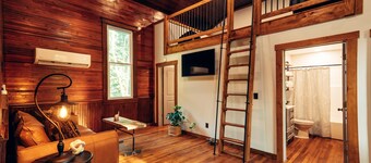 Entire Corton Lodge – Riverfront Wedding & Group Retreat