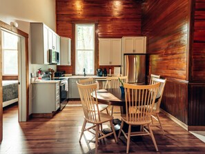 Dining - Entire Corton Lodge – Riverfront Wedding & Group Retreat (Clendenin)