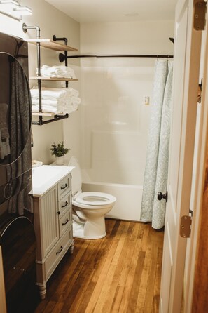 Bathroom - Entire Corton Lodge – Riverfront Wedding & Group Retreat (Clendenin)