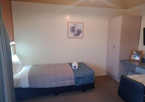 Basic Studio, Garden View - Alpine View Motel (Te Anau)