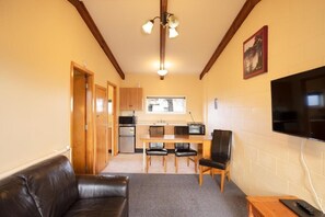 Standard Apartment, Garden View | Interior - Alpine View Motel (Te Anau)