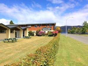 Exterior - Alpine View Motel (Te Anau)