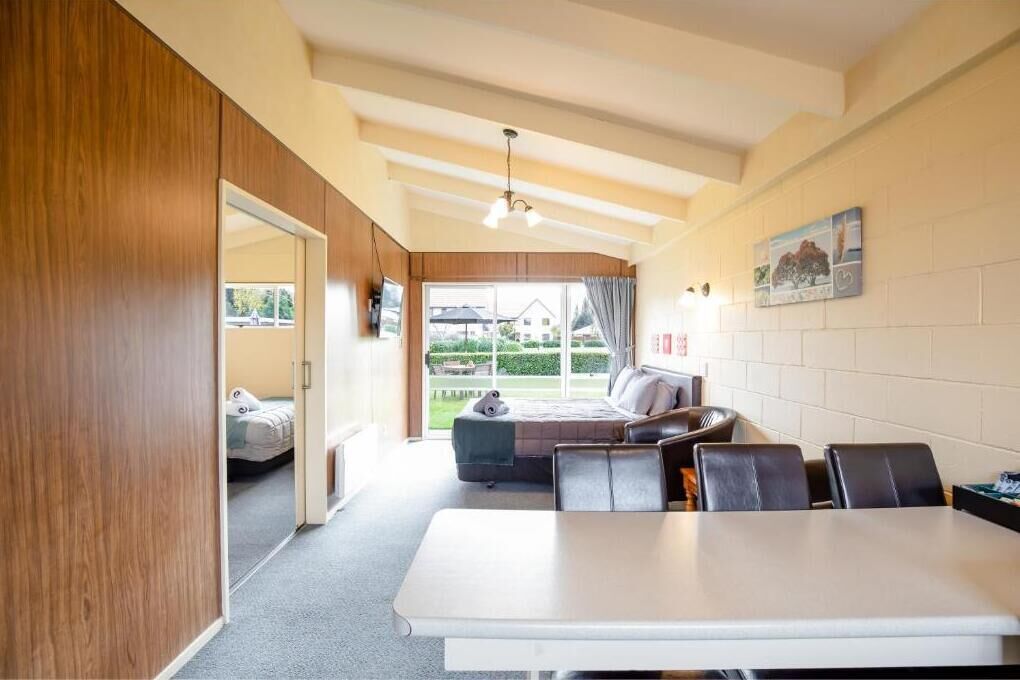 المنشأة من الداخل