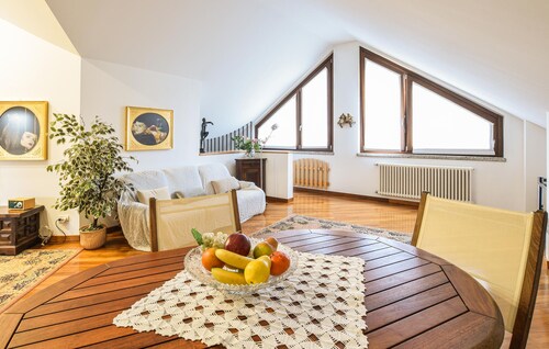 Gorgeous apartment in Merone with swimming pool