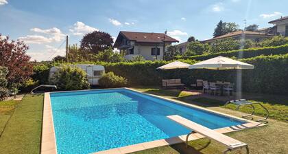 Gorgeous apartment in Merone with swimming pool