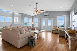 Smart TV - Done Dune Stuff - Experience beachside bliss at a 4-bedroom retreat in Oak Island! (Oak Island)
