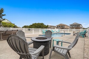Pool - Done Dune Stuff - Experience beachside bliss at a 4-bedroom retreat in Oak Island! (Oak Island)