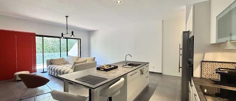 Microwave, oven, dishwasher, coffee/tea maker