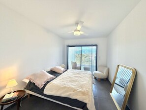 2 bedrooms, free WiFi, bed sheets - Charming apartment in the old town - 4 guests (ALBITRECCIA)