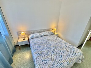 Room - 3-bedroom seafront apartment with parking in Roses (Roses)