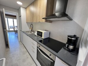 Private kitchen - 3-bedroom seafront apartment with parking in Roses (Roses)