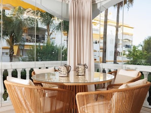 Outdoor dining - Banús, Dama de Noche, 2bd-2bth. Fantastic Complex! (Nueva Andalucía)