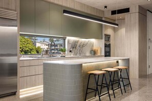 Fridge, microwave, oven, stovetop - Oatland Esplanade Coastal Retreat | Oatland 26 (Gold Coast)