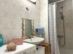 Bathroom - Apartment with air conditioning - 4 guests (Le Lavandou)