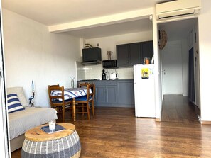 Living area - Apartment with air conditioning - 4 guests (Le Lavandou)