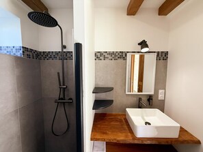 Bathroom - Cottage with air conditioning - 9 guests (Le Louroux)
