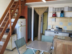 Dining - Cozy mezzanine studio in Sète - 2 ppl, sunny balcony (Sète)