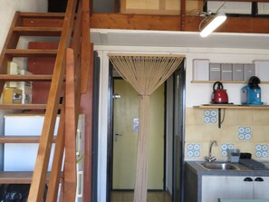 Interior - Cozy mezzanine studio in Sète - 2 ppl, sunny balcony (Sète)