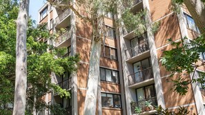 Exterior - The Wandering Leaf on Centennial Park (Centennial Park)