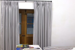 Basic-Zweibettzimmer, Gartenblick