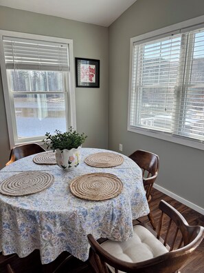 Dining - The Nest at Black Hall (Old Lyme)