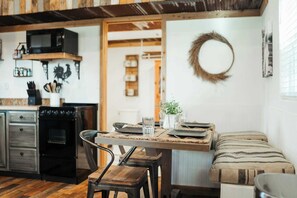 Dining - Lone Star Bungalow with Hiking & Lake access (Branson)