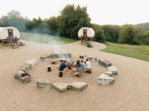 Property grounds - Ozark Glamping Wagon | Working Ranch + Lake Access (Branson)