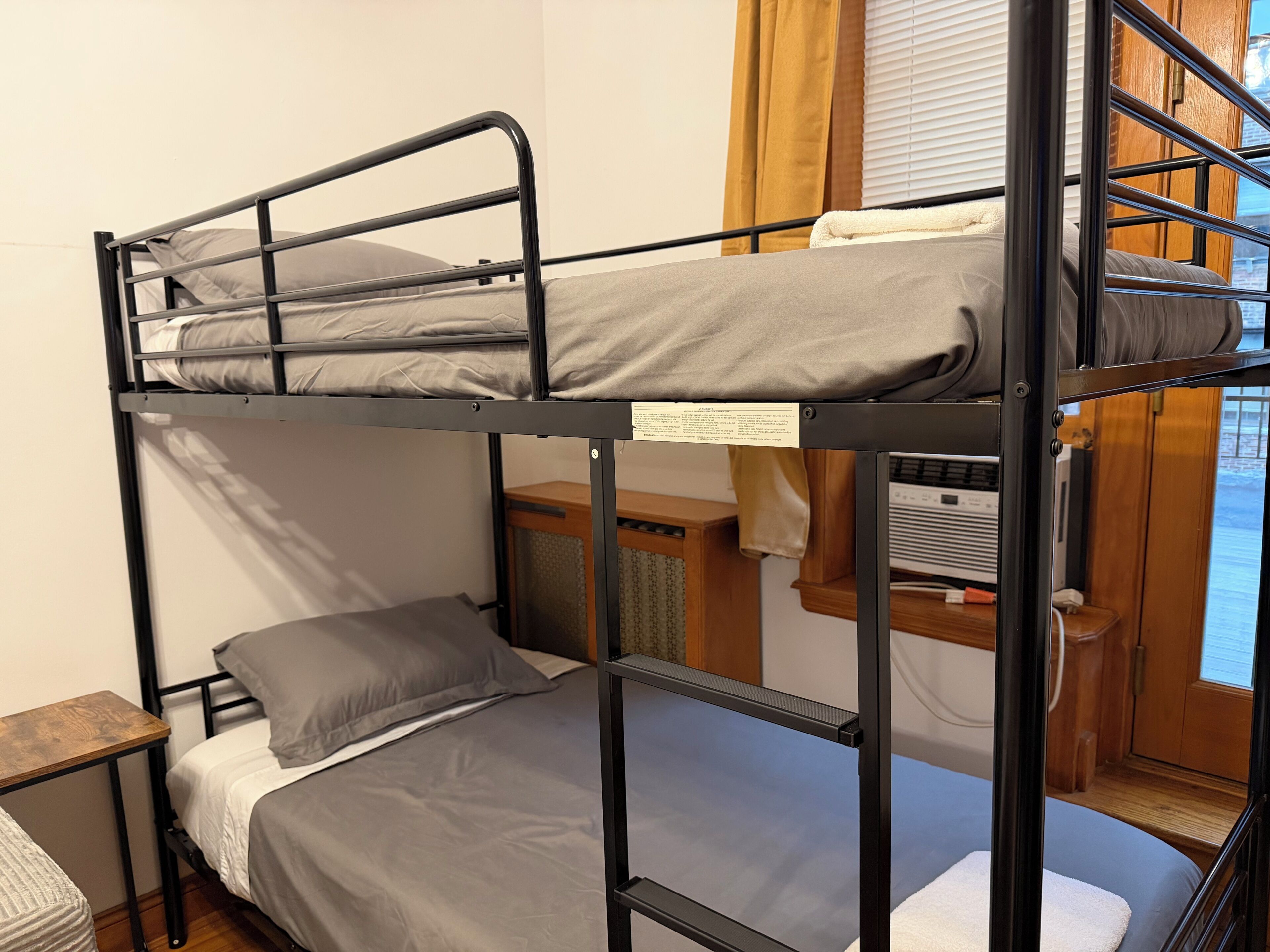 1 chambre, fer et planche à repasser, Wi-Fi, literie fournie