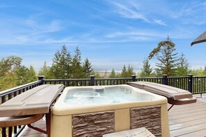 Tina de hidromasaje al aire libre