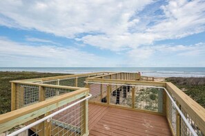 Property grounds - Relaxing, dog-friendly condo w shared pool & free Wifi - steps to beach access (South Padre Island)
