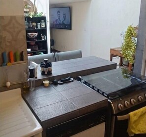 Microwave, oven, dishwasher - ⚽ World Cup 2026 - Walk to Estadio Azteca | 3BR Secure Home for 6-9 Fans (Ciudad de México)
