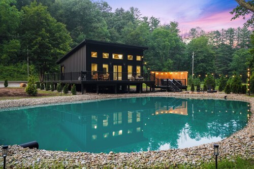 New Lux Cabin | Hot Tub | Pondside | Dog Friendly