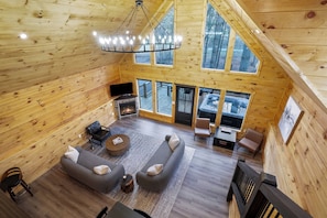 Smart TV y chimenea 