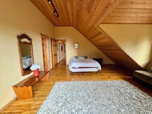 Room - Serene craftsman 6-bedroom cabin perfect for group getaways (San Ignacio)