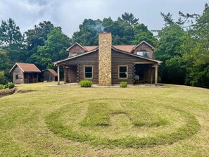 Exterior - Serene craftsman 6-bedroom cabin perfect for group getaways (San Ignacio)