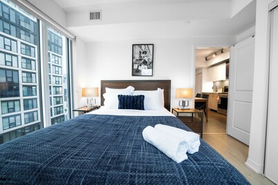 The Dundas Suites - Near Yonge