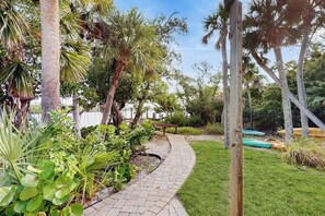 Property grounds - Charming condo with access to shared outdoor pool, wifi, and private balcony (Englewood)