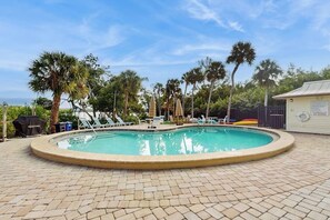 Pool - Charming condo with access to shared outdoor pool, wifi, and private balcony (Englewood)