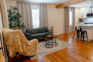 Living area - New Listing! Mint Julep House (Pensacola)