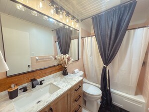 Hair dryer - New Listing! Keyless Entry 24/7 access, Private Fenced in Yard, Pet Friendly, & Close to Downtown! (Pensacola)