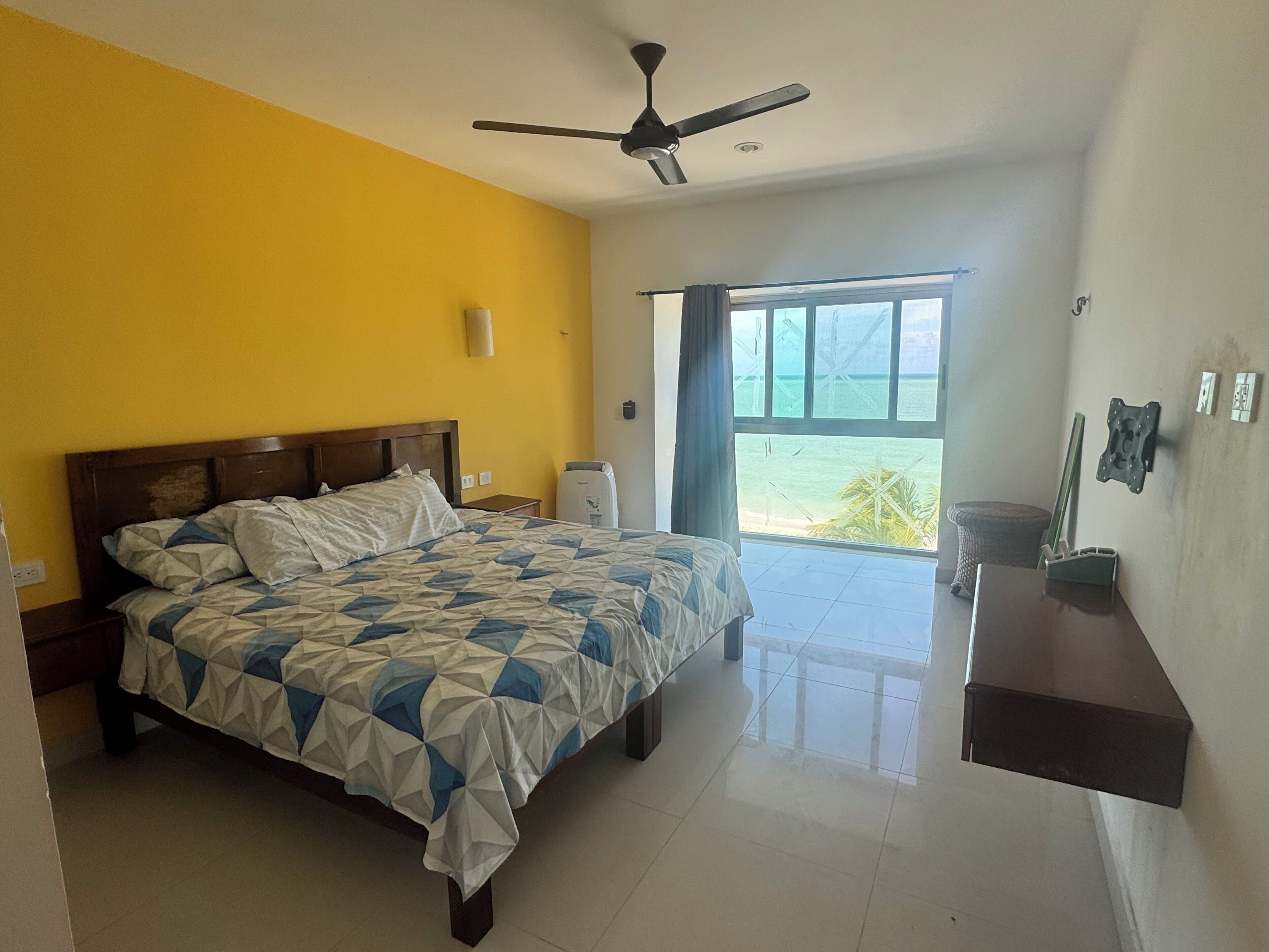 5 bedrooms, internet, bed sheets