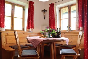Dining - Apartment (C) with combined living room/bedroom and balcony for 1-2 persons (Chieming)