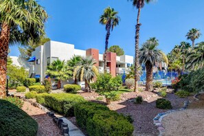 Property grounds - Garden Oasis | Near Strip + Pool & Spa (Las Vegas)