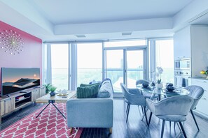 Classic Suite, 1 Bedroom, Non Smoking | Living area - Toronto Union Residences (Toronto)