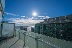 Exterior - Toronto Union Residences (Toronto)