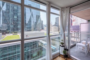 Luxury Suite, 1 Queen Bed with Sofa bed, Non Smoking | Living area - Toronto Union Residences (Toronto)